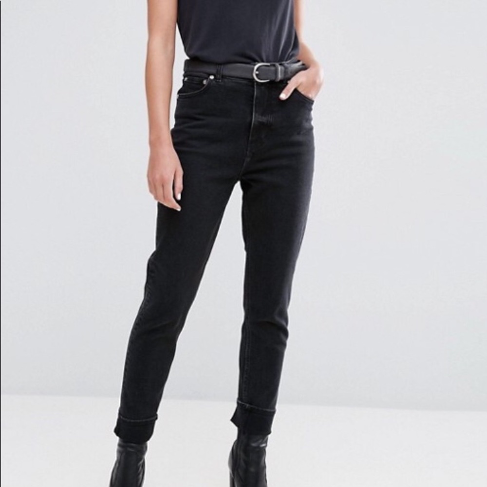 ❌SOLD❌ Mid Wash Black Mom Jeans